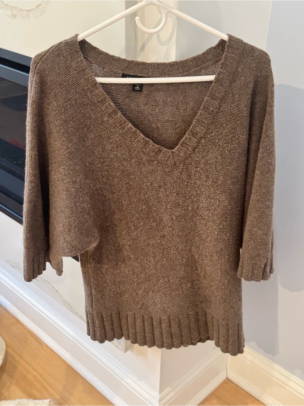 Banana Republic Brown V‑Neck Knit Sweater